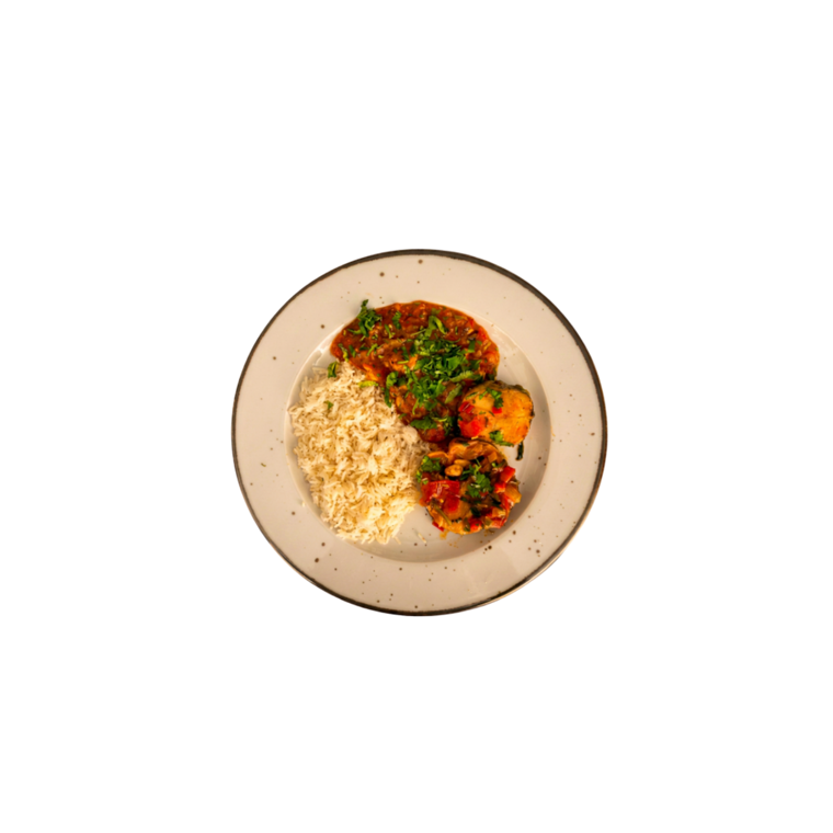 Moqueca de Peixe servida en plato con arroz